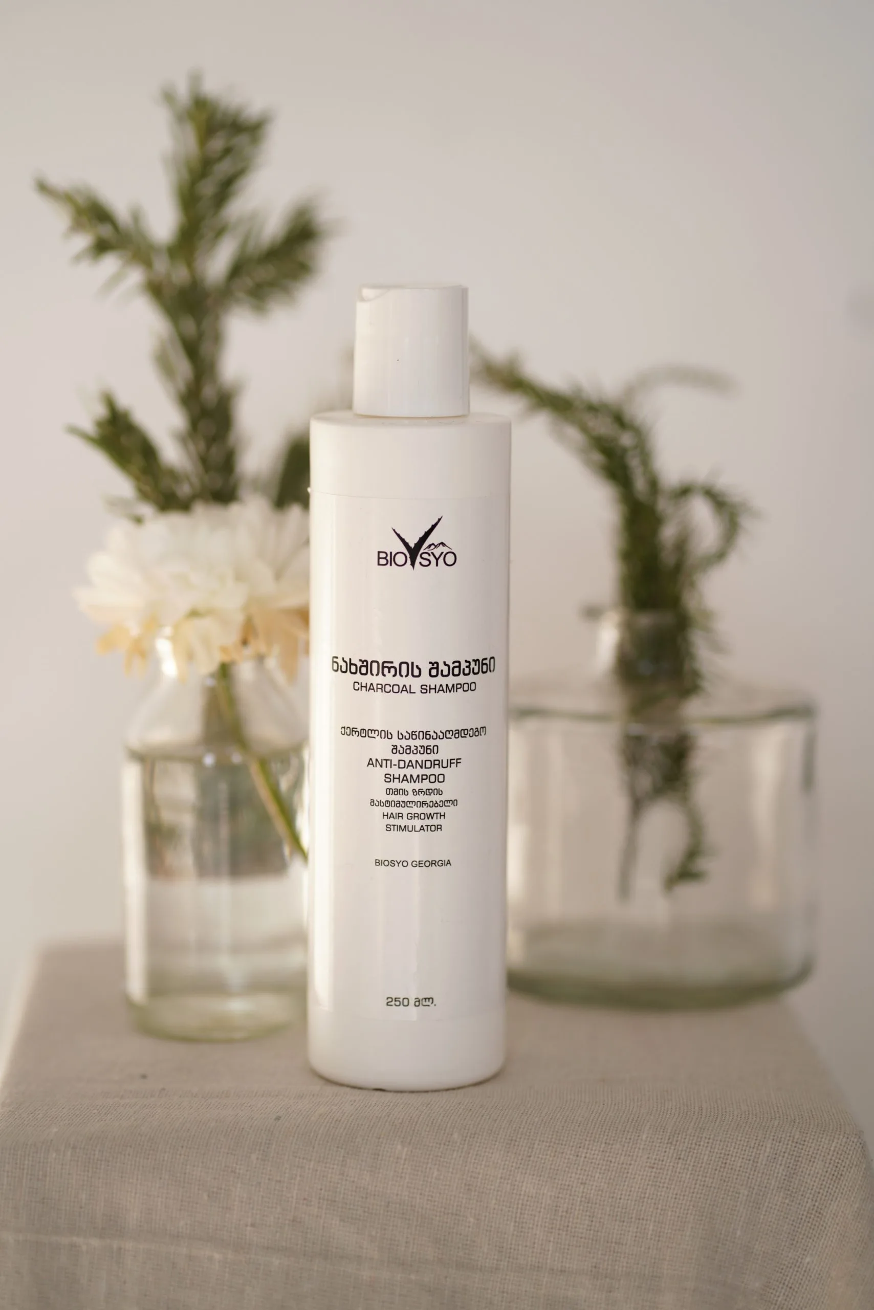 Biosyo Anti-dandruff charcoal shampoo - Image 1